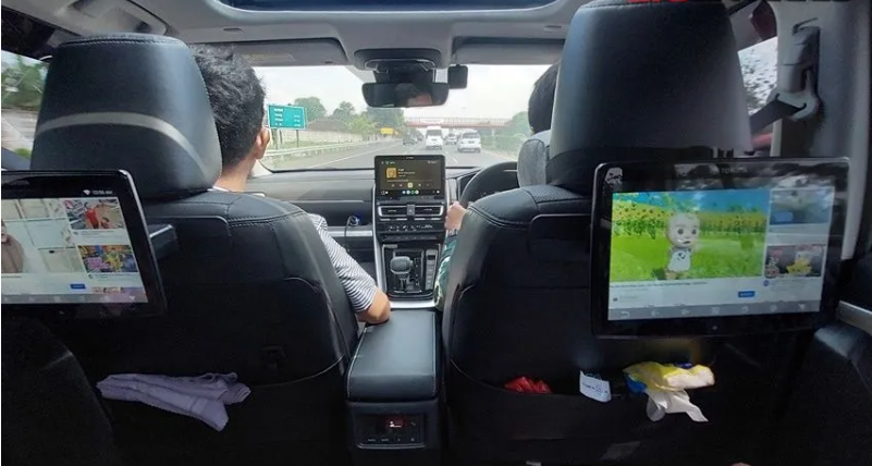 FITUR REAR SEAT ENTERTAINMENT (RSE) INNOVA ZENIX